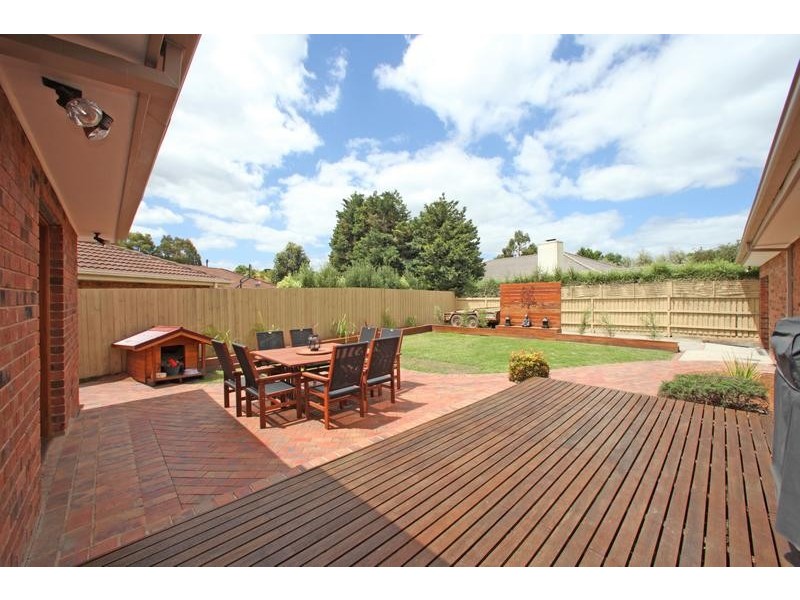 2 Bellfield Drive, Lysterfield VIC 3156