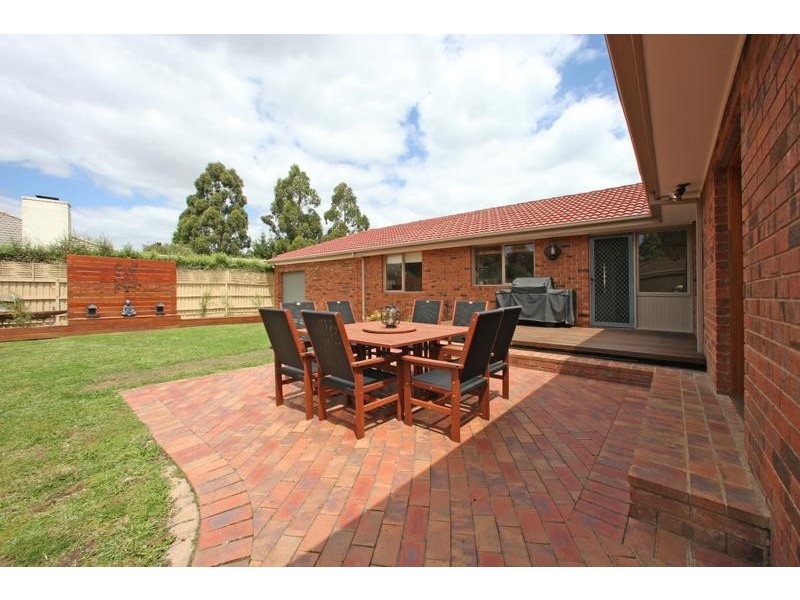2 Bellfield Drive, Lysterfield VIC 3156