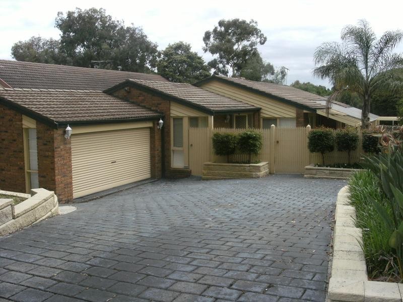 13 Lakeside Boulevard, Rowville VIC 3178