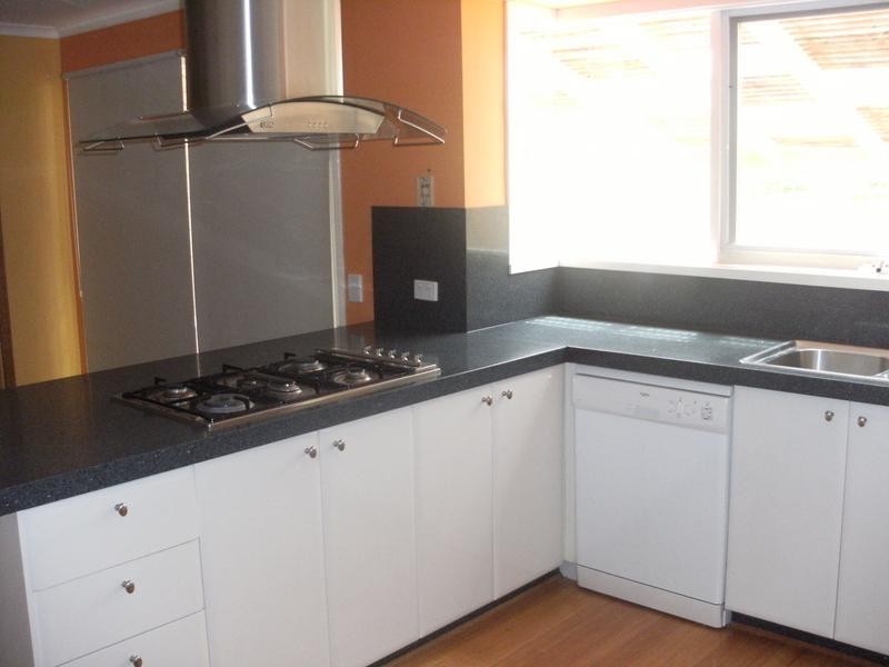 13 Lakeside Boulevard, Rowville VIC 3178