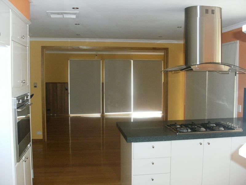 13 Lakeside Boulevard, Rowville VIC 3178