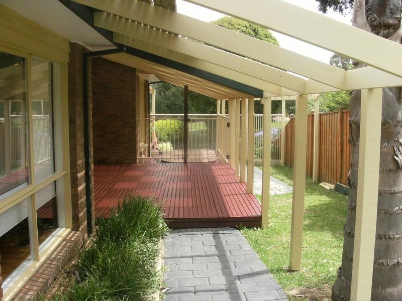 13 Lakeside Boulevard, Rowville VIC 3178