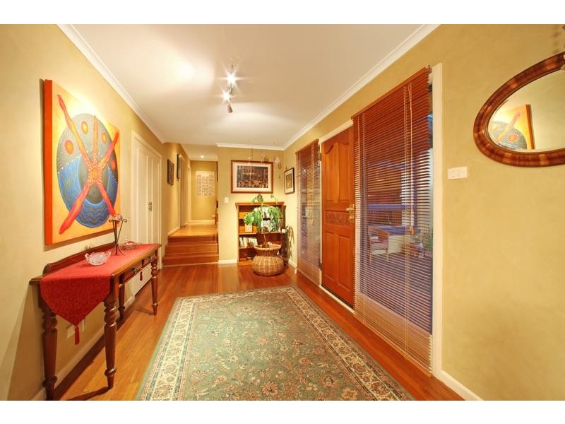 18 Horner Close, Knoxfield VIC 3180