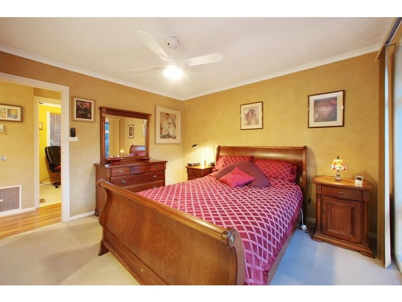 18 Horner Close, Knoxfield VIC 3180