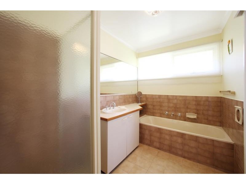 2/2 Rangeview Road, Boronia VIC 3155