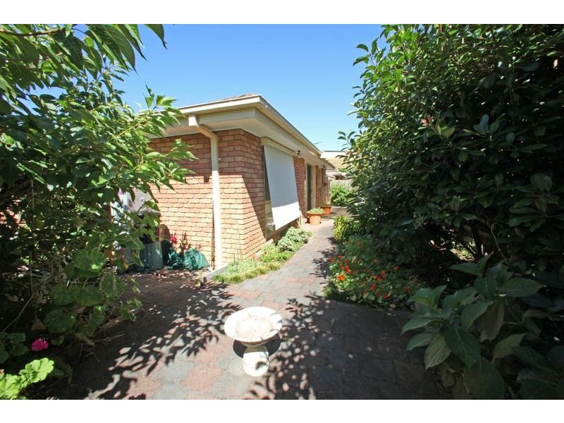 2/2 Rangeview Road, Boronia VIC 3155