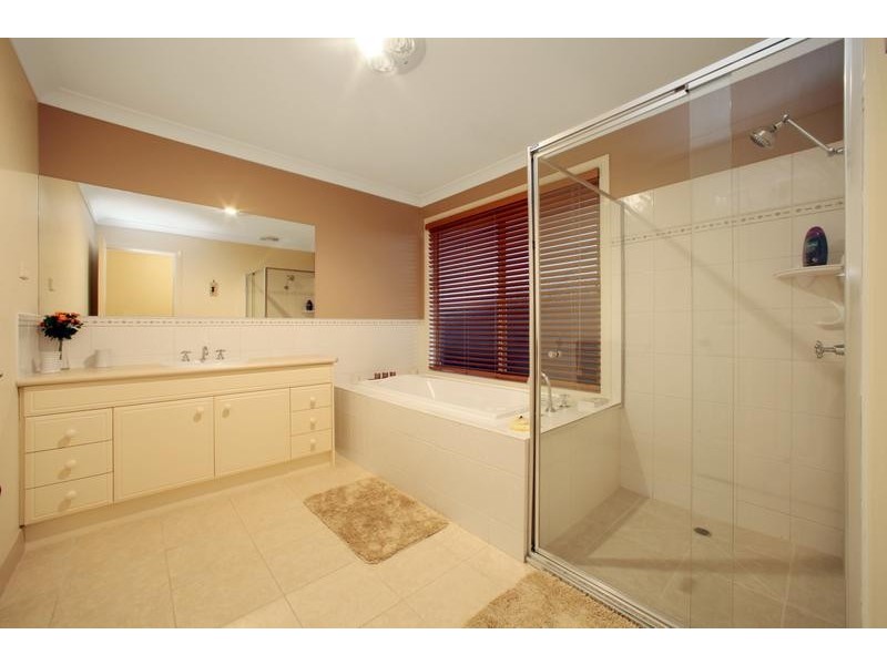 15 Jubilee Drive, Rowville VIC 3178