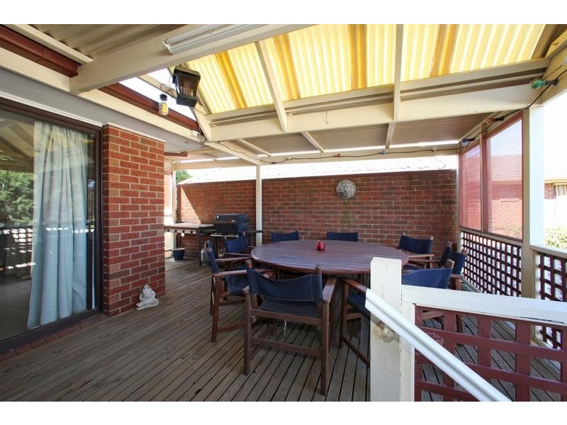 23 Showjump Crescent, Endeavour Hills VIC 3802