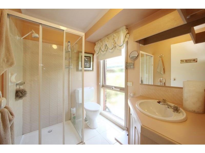 13 Crusoe Drive, Lysterfield VIC 3156