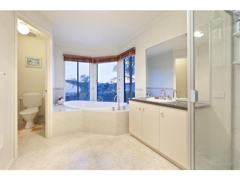 22 Claremont Way, Lysterfield VIC 3156