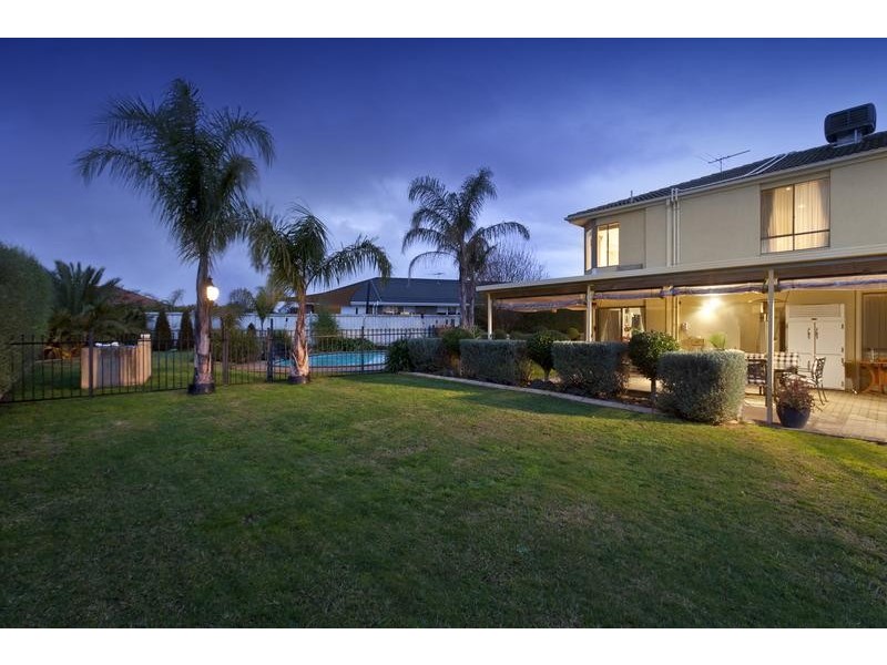 22 Claremont Way, Lysterfield VIC 3156