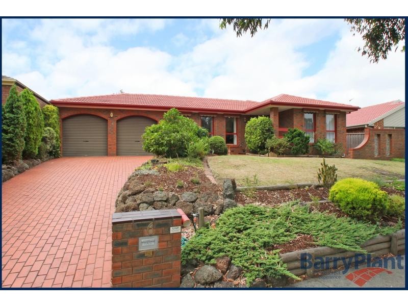 6 Lakeside Boulevard, Rowville VIC 3178