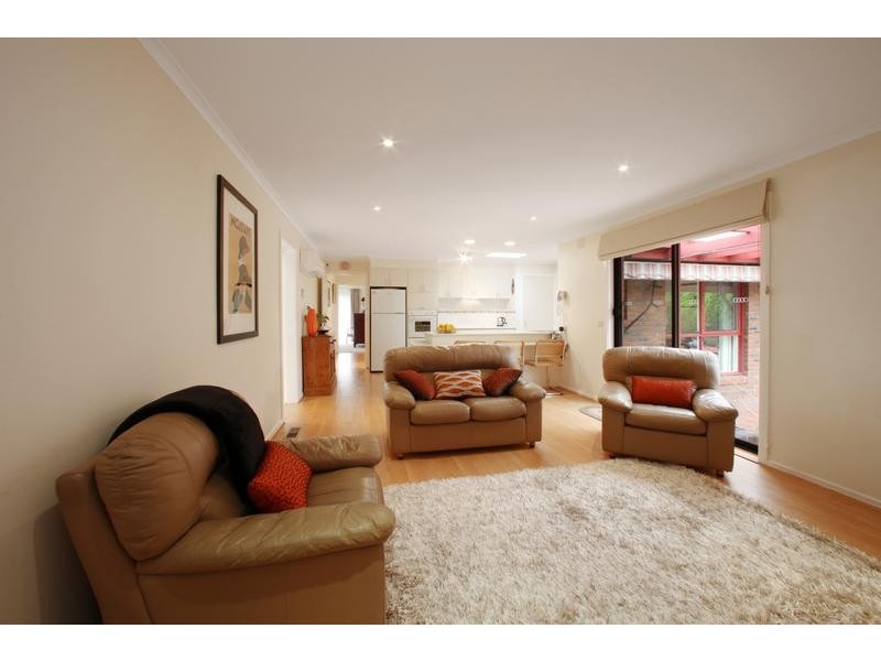 6 Lakeside Boulevard, Rowville VIC 3178