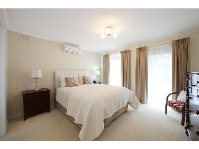 6 Lakeside Boulevard, Rowville VIC 3178