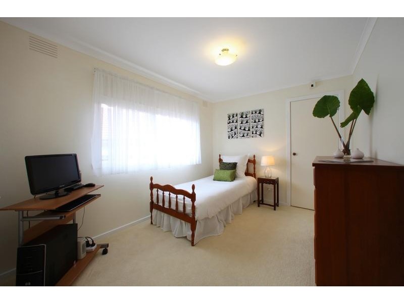 6 Lakeside Boulevard, Rowville VIC 3178