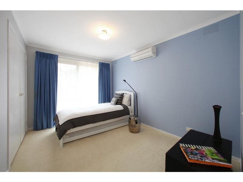 6 Lakeside Boulevard, Rowville VIC 3178