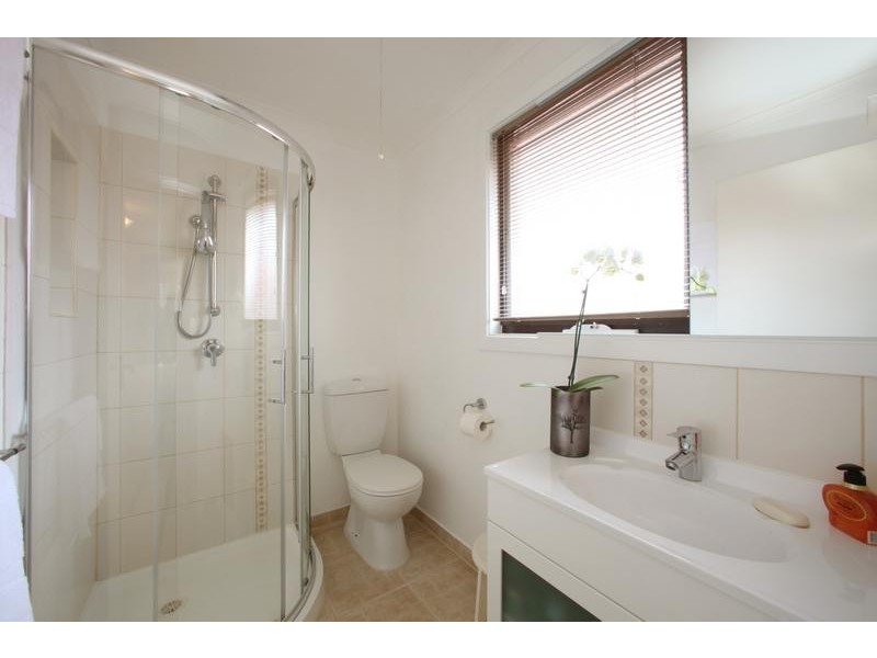 6 Lakeside Boulevard, Rowville VIC 3178