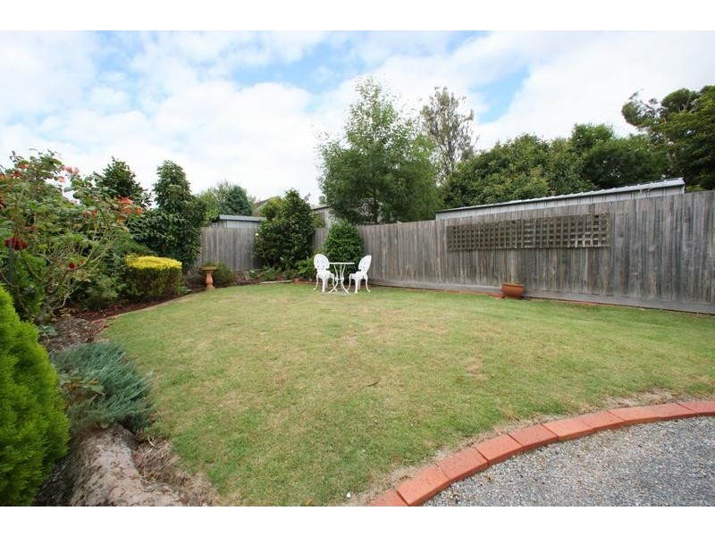 6 Lakeside Boulevard, Rowville VIC 3178