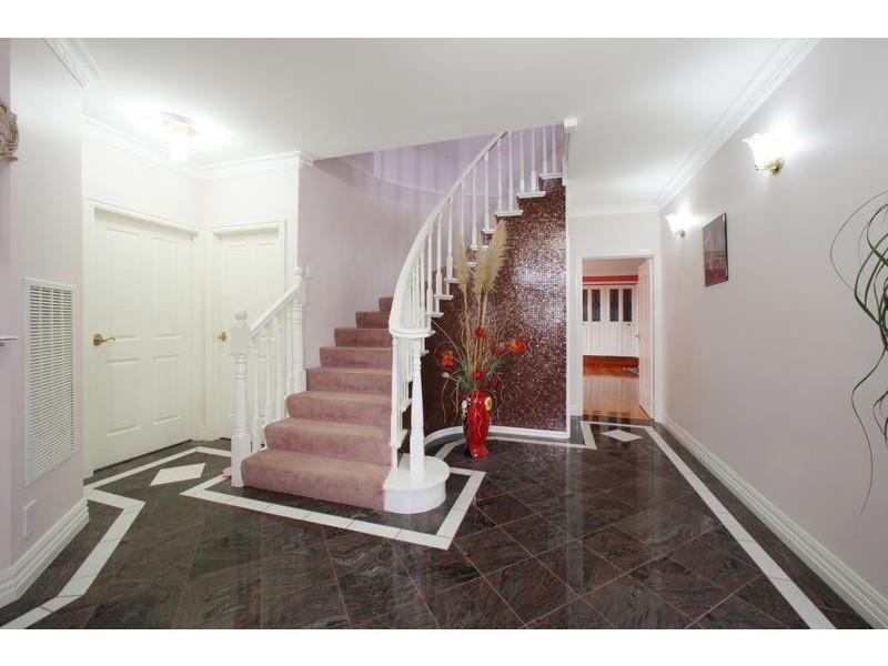 5 Renee Avenue, Endeavour Hills VIC 3802