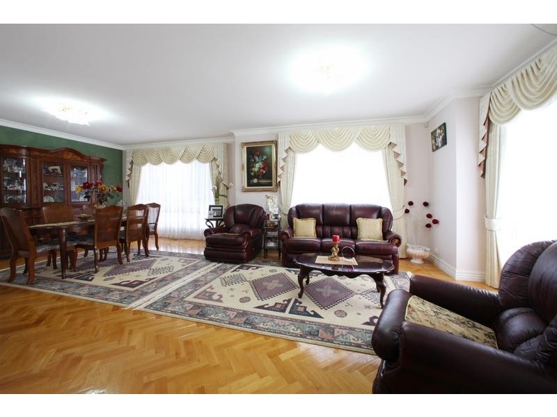 5 Renee Avenue, Endeavour Hills VIC 3802