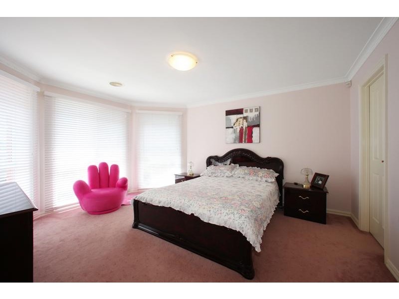 5 Renee Avenue, Endeavour Hills VIC 3802