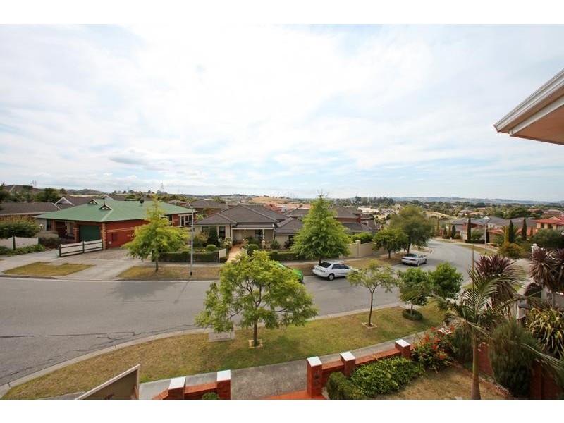 5 Renee Avenue, Endeavour Hills VIC 3802