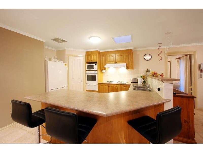 32 Delfin Court, Rowville VIC 3178