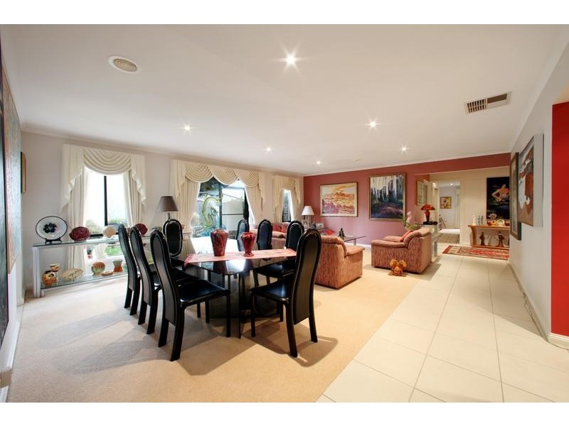 61 Sovereign Manors Crescent, Rowville VIC 3178