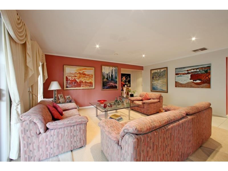 61 Sovereign Manors Crescent, Rowville VIC 3178