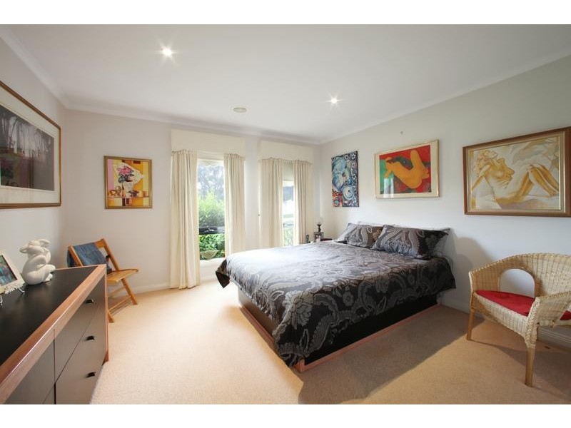 61 Sovereign Manors Crescent, Rowville VIC 3178