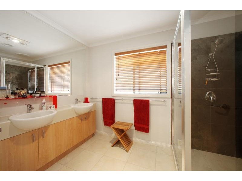 61 Sovereign Manors Crescent, Rowville VIC 3178