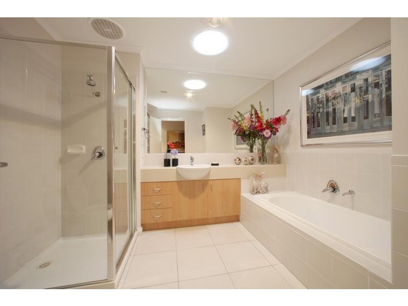 61 Sovereign Manors Crescent, Rowville VIC 3178