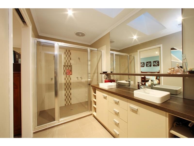 8 Lovell Close, Rowville VIC 3178