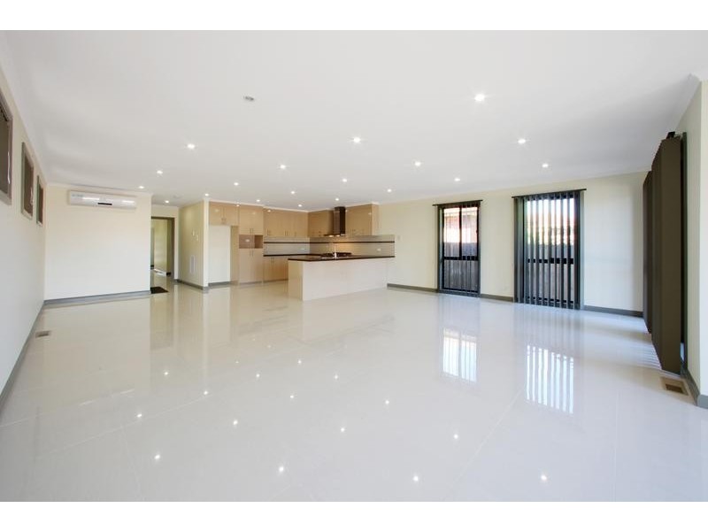 320 Dandelion Drive, Rowville VIC 3178