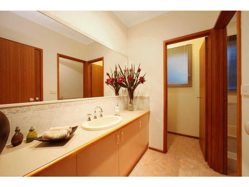 11 Ling Drive, Rowville VIC 3178