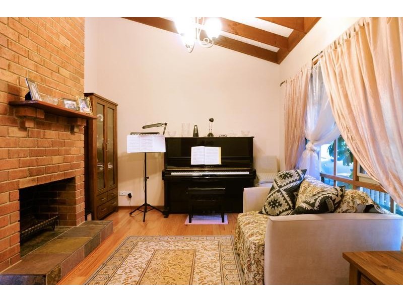 42 Taldra Drive, Ferntree Gully VIC 3156
