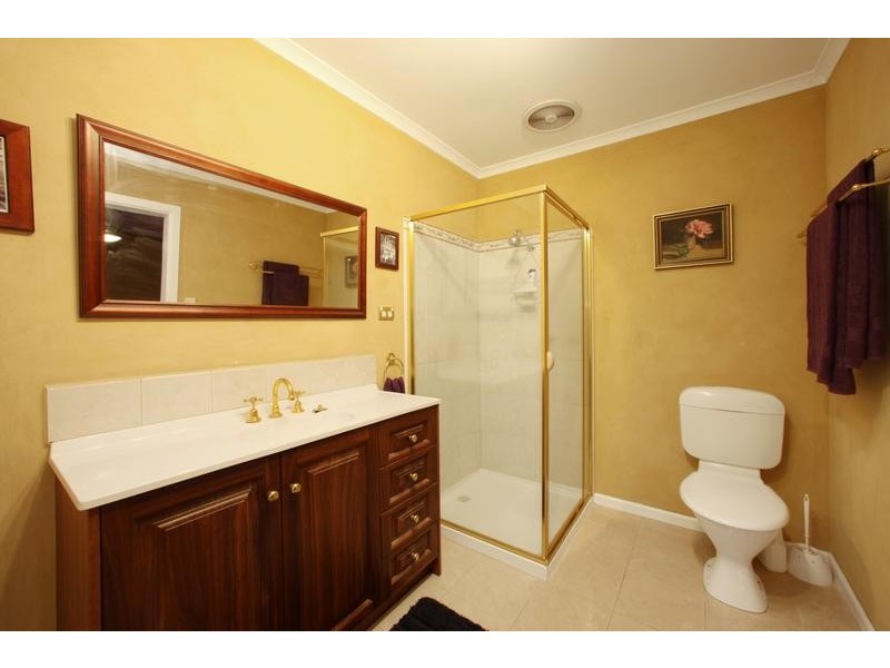 18 Horner Close, Knoxfield VIC 3180