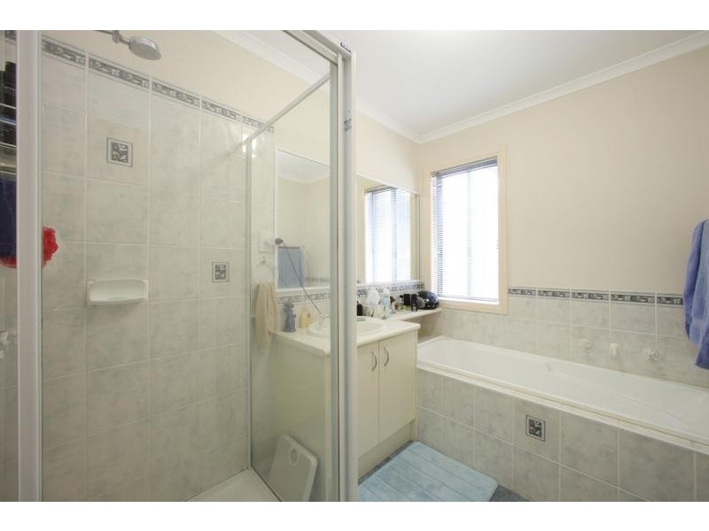 2/35 Spruce Drive, Rowville VIC 3178