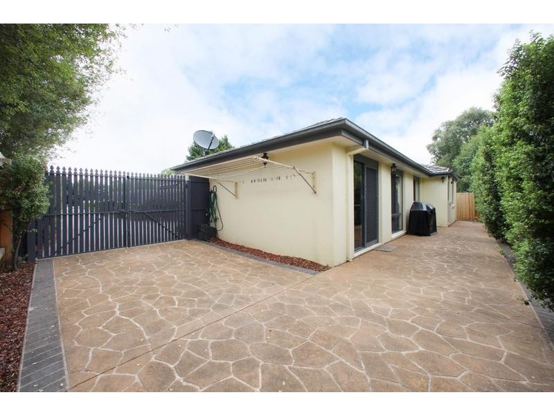 2/35 Spruce Drive, Rowville VIC 3178