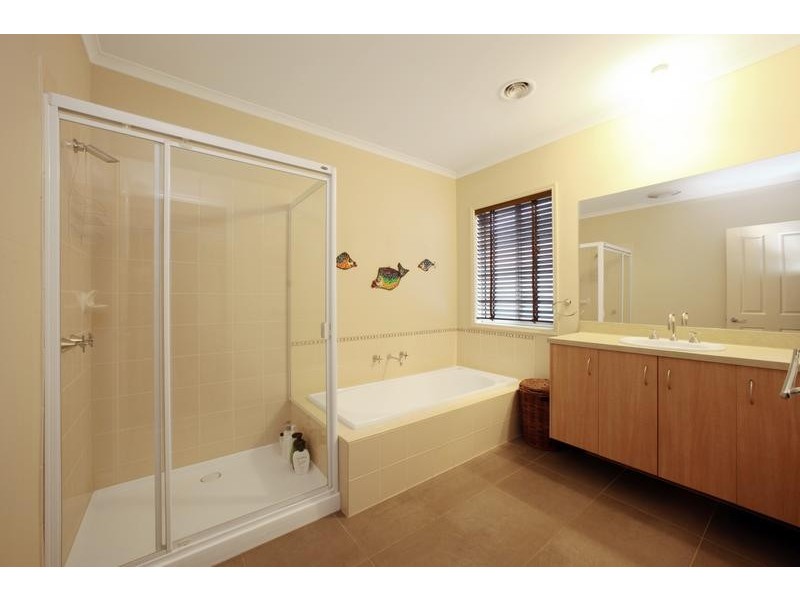 16 Ellendale Street, Rowville VIC 3178