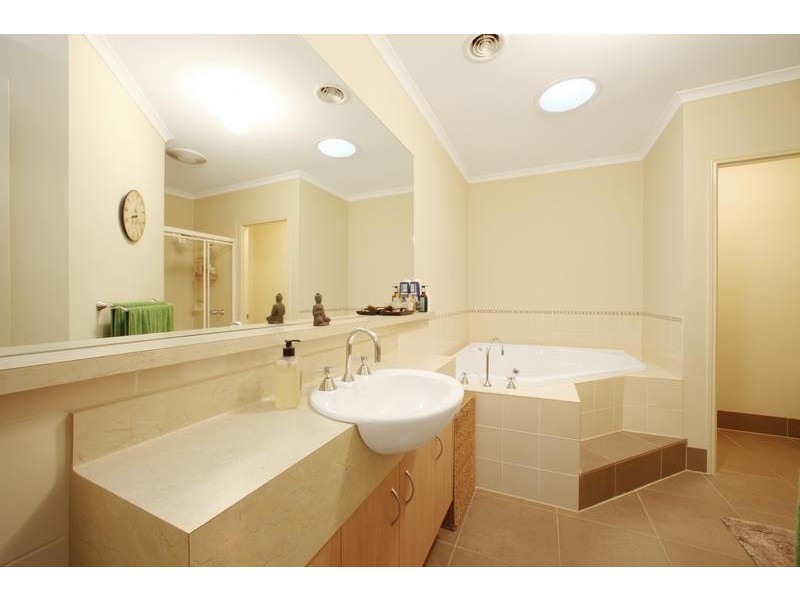 16 Ellendale Street, Rowville VIC 3178