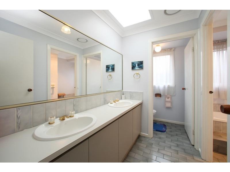 12 Weeks Close, Rowville VIC 3178