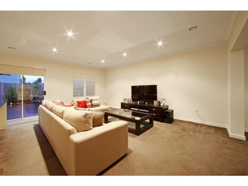 126 Sovereign Manors Crescent, Rowville VIC 3178