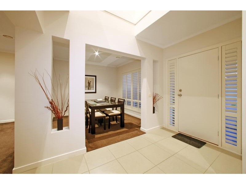 126 Sovereign Manors Crescent, Rowville VIC 3178