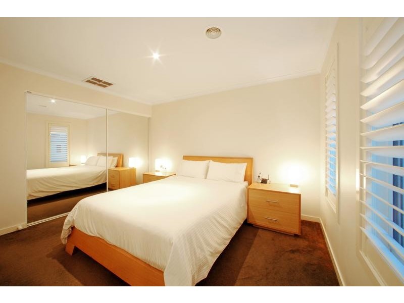 126 Sovereign Manors Crescent, Rowville VIC 3178