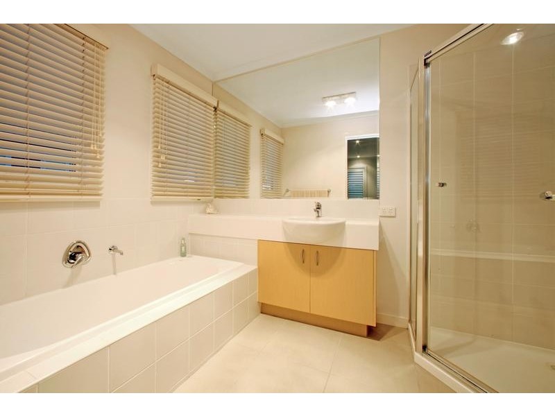 126 Sovereign Manors Crescent, Rowville VIC 3178