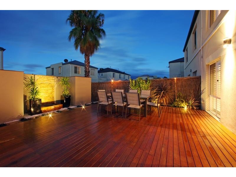 126 Sovereign Manors Crescent, Rowville VIC 3178