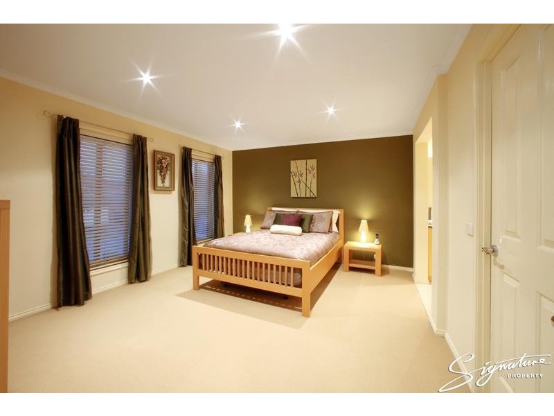 15 Lexington Close, Rowville VIC 3178