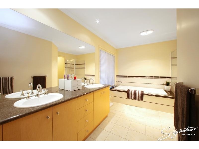 15 Lexington Close, Rowville VIC 3178