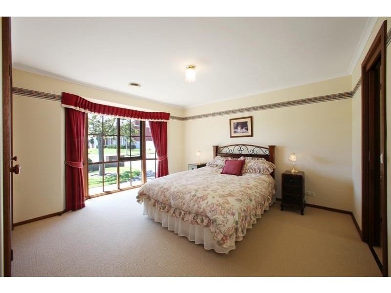 6 Severn Crescent, Rowville VIC 3178